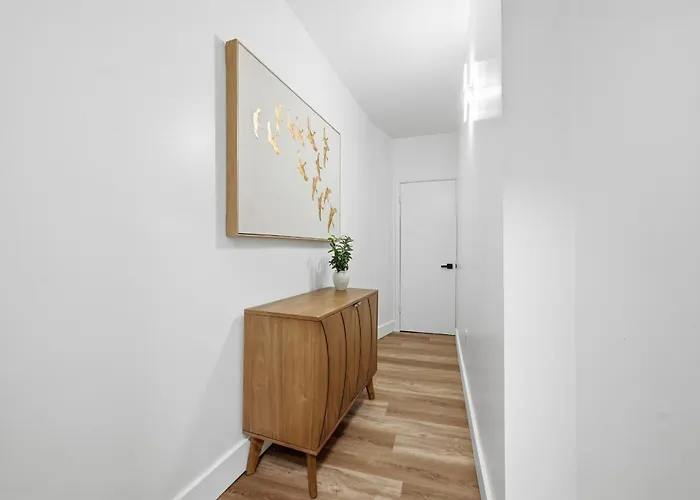 Dormont 1b Stylish And Modern 1 Bedroom Apartment, Free Street Parking